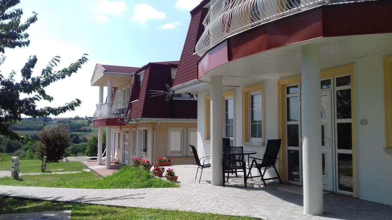 Benelise Apartman Hévíz Buitenkant foto